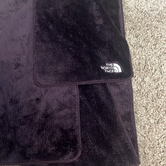 The North face purple scarf - Picture 2 of 8